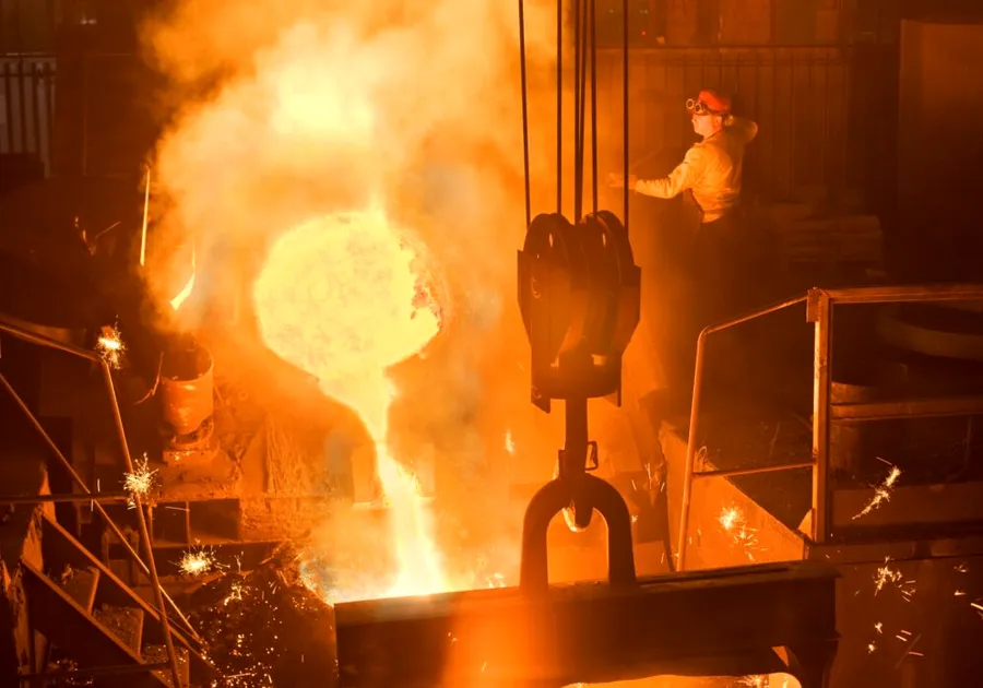 Industria României intră în a doua treaptă a recesiunii: declinul s-a dublat ca ritm, iar comenzile arată că urmează mai rău