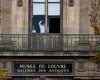 Doi suspecți au fost arestați în cazul jafului de bijuterii de la Muzeul Luvru din Paris