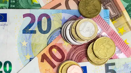 Analiză: Moneda euro s-ar putea devaloriza substanțial în 2025