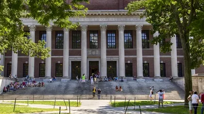 Trump interzice înscrierea studenților străini la Harvard. Administrația declanșează un conflict fără precedent cu mediul academic internațional
