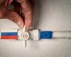 UE propune renunțarea treptată la importurile de gaze și petrol din Rusia
