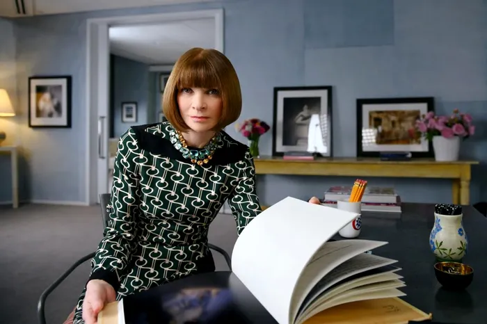 Anna Wintour, redactor-șef Vogue, părăsește scena modei cu o avere estimată la 36,5 milioane de lire sterline / Foto: Facebook