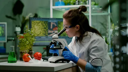 Big Pharma bate palma cu biotehnologiile chineze. China devine furnizorul-cheie pentru noile medicamente