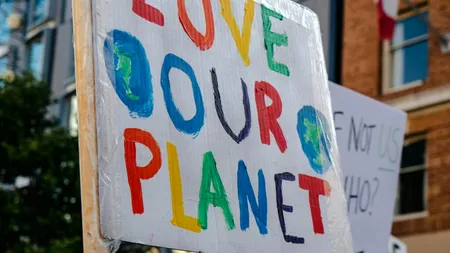 Idei de la Bill Gates despre tehnologia climatică: inovație reală versus obiective pe termen scurt