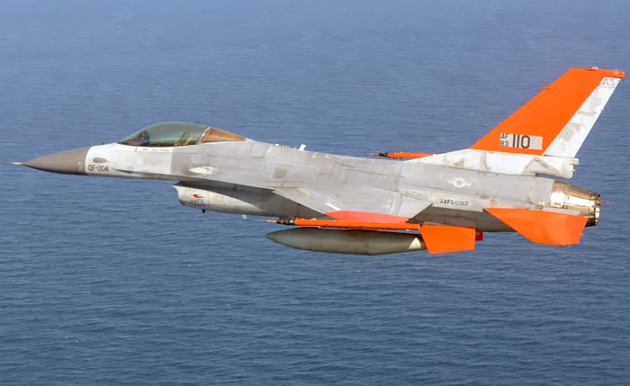 Avioane F-16 transformate în drone: proiect Boeing de peste 300 de milioane de dolari