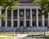 Trump interzice înscrierea studenților străini la Harvard. Administrația declanșează un conflict fără precedent cu mediul academic internațional