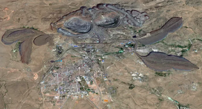 Apă otrăvită și dealuri mutilate: prețul pământurilor rare din China / Foto: Google Earth