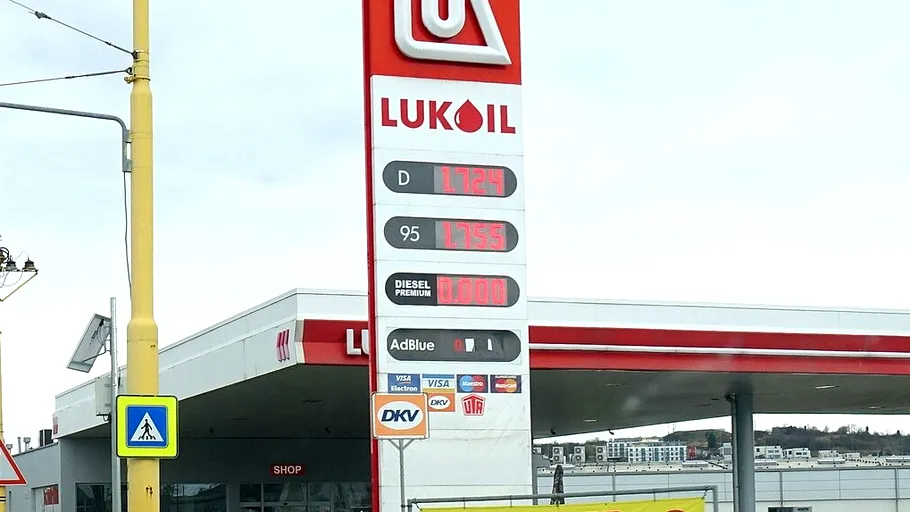 S-a stabilit cine va cumpăra activele Lukoil. Rafinăria din România, pe listă