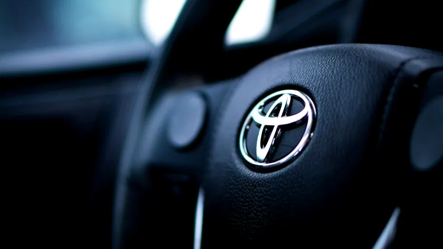Toyota, printre cei mai afectați producători auto de noile taxe vamale din SUA: profit în scădere cu 1,2 miliarde de dolari în doar două luni