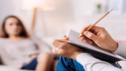 Motivele pentru care merg românii la psiholog: relațiile au devenit a doua cea mai mare sursă de suferință după anxietate