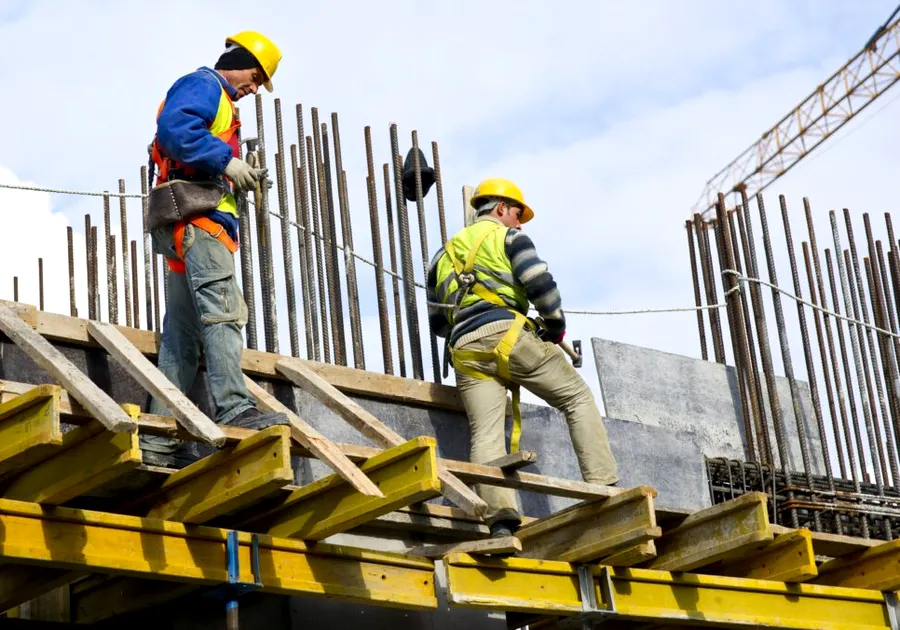 Construcțiile au crescut cu 13,9% în primul semestru. Lucrările la clădirile rezidențiale au urcat cu peste 21%