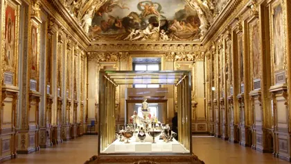 Jaful de 88 de milioane din Luvru a devenit atracție turistică! Vizitatorii ignoră Mona Lisa și fotografiază geamul spart