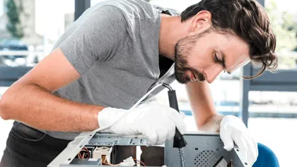 „Pe vremea mea aparatele țineau 20 de ani”. Ce soluție a găsit Spania pentru electrocasnicele programate să se strice repede