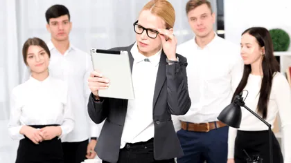 Munca de birou, în recesiune. Ce se va întâmpla cu angajații înlocuiți de inteligența artificială