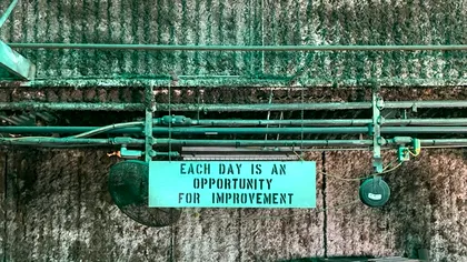 Vrei un salariu mai mare? Nu schimba locul de muncă!