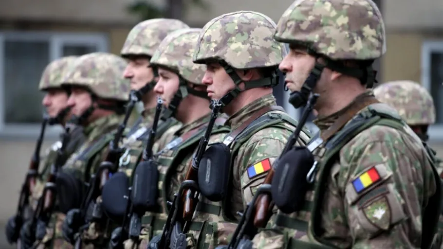 Tinerii români pot participa voluntar la pregătirea militară: cât vor câștiga pentru întreaga perioadă