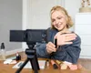 Influencerii fac audiență, dar nu conving. Studiu: românii dau click, dar nu cumpără