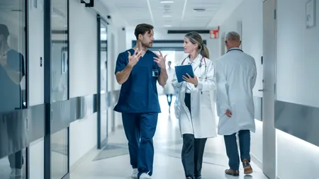 Care sunt cele două industrii care angajează pe bandă rulantă. Specialiștii avertizează: „Dacă nu lucrezi în aceste două domenii, riști să rămâi pe dinafară!”