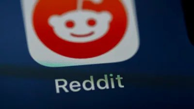 Reddit mizează pe publicitate și pe AI: venituri de 500 de milioane de dolari