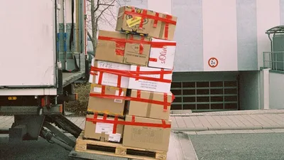 Europa se confruntă cu miliarde de colete din China. Comisia ar putea taxa cu 2 euro orice pachet de mică valoare care va pătrunde în UE