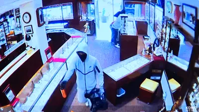 Jaf în timp record: Hoții au furat bijuterii de 2 milioane de dolari în mai puțin de două minute. Video