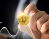 Vânzările Bitcoin destabilizează piața cripto, iar investitorii se pregătesc pentru cel mai dur scenariu