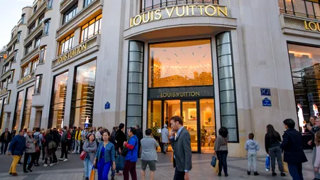 Louis Vuitton a dat lovitura în România! Cifre record după scandalul cu bluza inspirată din ia românească
