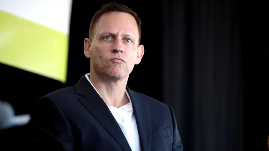 Omul lui Trump primește contracte cu statul pe bandă rulantă. „Marea și frumoasa lege” favorizează companiile lui Peter Thiel