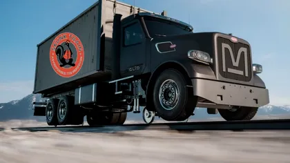 Premieră în industria sistemelor inteligente de transport. Primul camion autonom care rulează pe roți și pe șine, lansat pe o rută celebră în SUA