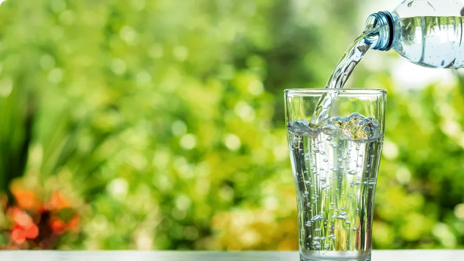 Apa minerală „Dacia”, marcă a statului: proiect guvernamental cu preț mic și fabrică deținută de Ministerul Economiei