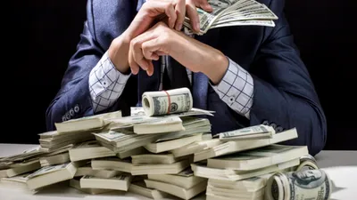 Raport UBS 2025: Averea medie pe adult în România scade, în timp ce Ungaria și Italia conduc creșterea în Europa