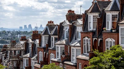 Marea Britanie introduce o nouă taxă pentru locuințele scumpe. Măsura va afecta mii de proprietăți