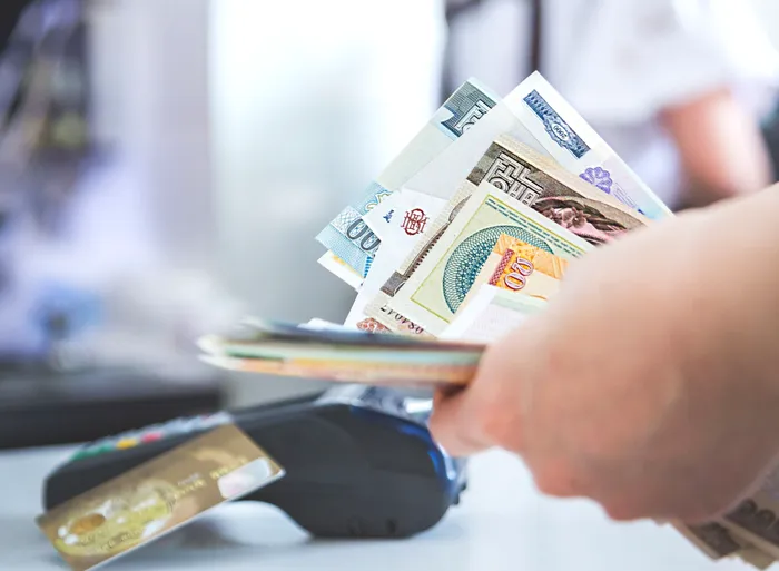 În Singapore, orașul luxului, angajații abia reușesc să-și acopere cheltuielile