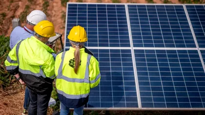 Simtel explodează pe piața energiei verzi: venituri cu 81% mai mari în prima jumătate din 2025, dar profitul scade drastic