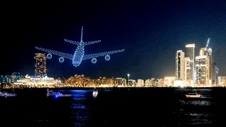 Dronele înlocuiesc focurile de artificii. De la festivaluri, la nunți, această tehnologie devine fenomenul anului