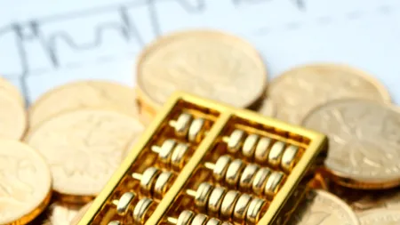 Aur sau acțiuni? Cât ai fi primit acum dacă investeai 10.000 de dolari cu 25 de ani de urmă în cele două opțiuni