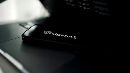 OpenAI analizează opțiuni legale în disputa cu Apple. Parteneriatul pentru integrarea ChatGPT în iPhone intră într-o zonă tensionată