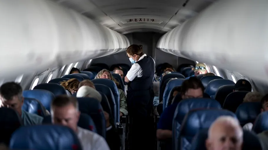 21 de companii aeriene obligate să își schimbe mesajele legate de mediu. CE acuză practici înșelătoare