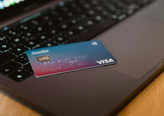 Alertă de securitate la Revolut: date sensibile ale unor clienți au ajuns la persoane neautorizate