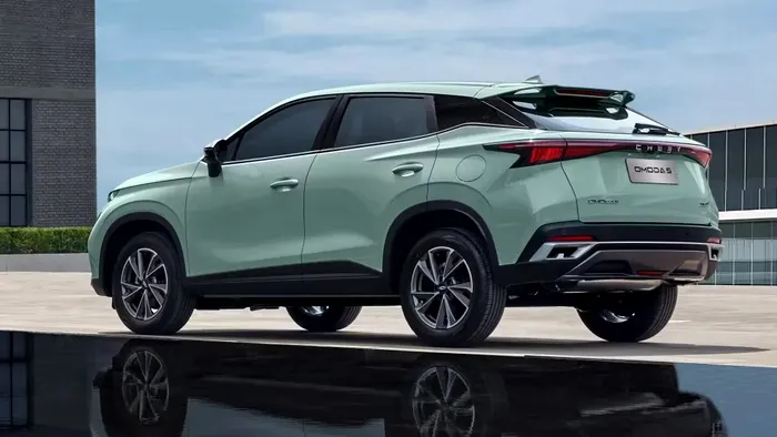 Producătorii auto chinezi ating recorduri de vânzări cu modelele hibride