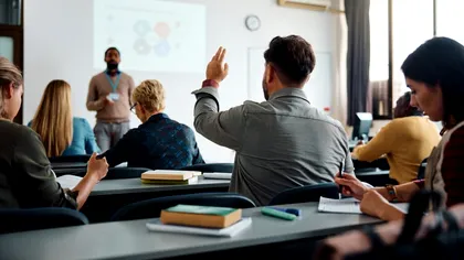 Exodul cercetătorilor americani. Tăierile de fonduri din SUA alungă oamenii de știință: mai multe universități din afara țării se grăbesc să îi recruteze