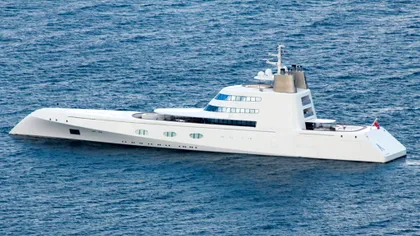 Superyachtul oligarhului Melnichenko zace abandonat de ani de zile în portul din Dubai