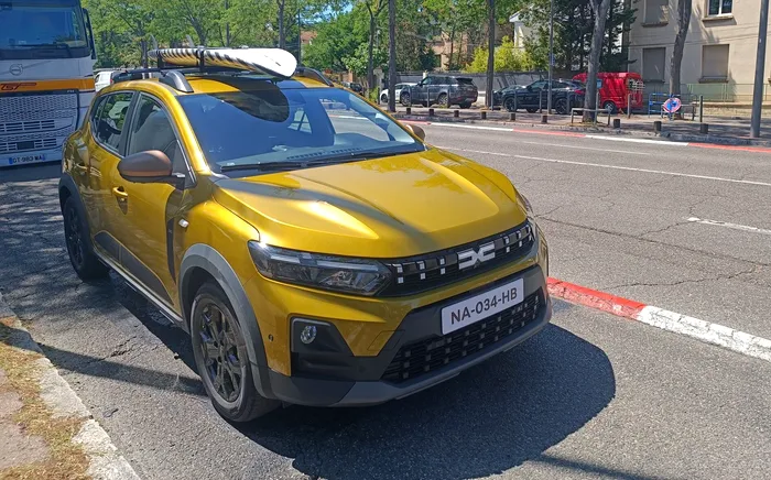 Noua Dacia Sandero: primele imagini fără camuflaj. Când va avea loc lansarea oficială?