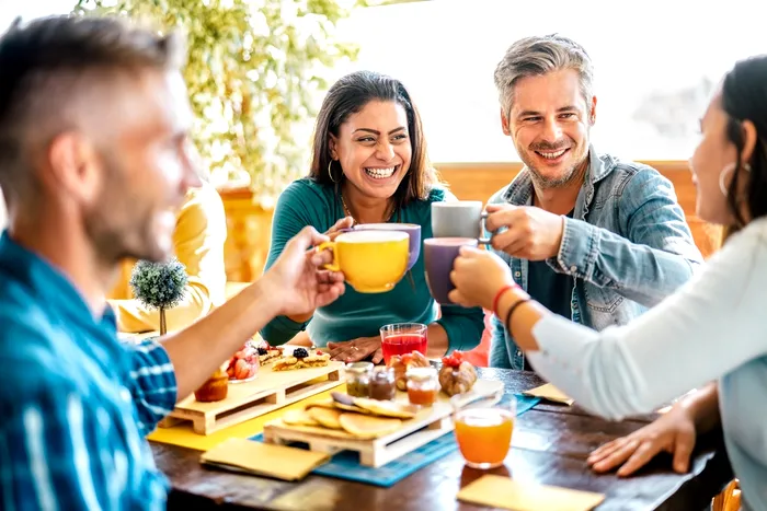 Românii ies tot mai des la restaurant: peste 6 miliarde de euro cheltuiți într-un an