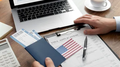 Europenii care călătoresc în SUA vor trebui să scoată mai mult din buzunar. Taxa ESTA se dublează la final de septembrie