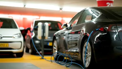 Vânzările de vehicule electrice rulate cresc în Europa pe fondul scumpirii petrolului