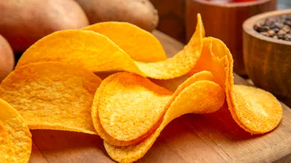 Germania a pus gând rău micilor ronțăieli. Un oraș a interzis vânzarea chipsurilor în magazine după ora 20:00