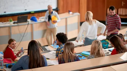 AI-ul dă verdictul: topul facultăților care nu-ți mai aduc un job în 2025