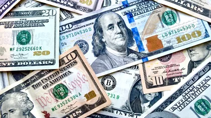 Leul câştigă aproape 2 bani în raport cu dolarul american, la cursul oficial. Aurul, la cel mai mic nivel din ultima lună