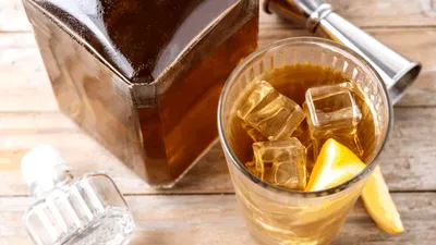 Exporturile de băuturi spirtoase ale SUA, în cădere liberă după tarifele lui Trump. Canada i-a închis ușa în față